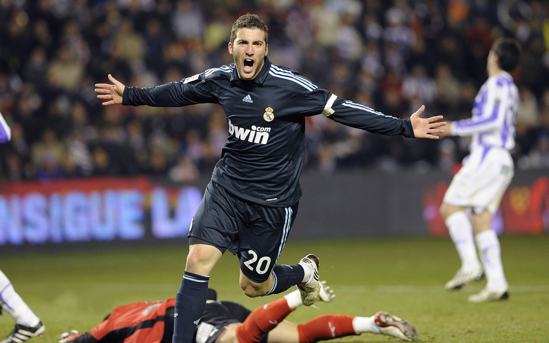 开云·体育官网APP下载-足球联赛裁判语音通讯系统全面部署，足球比赛裁判说什么语言